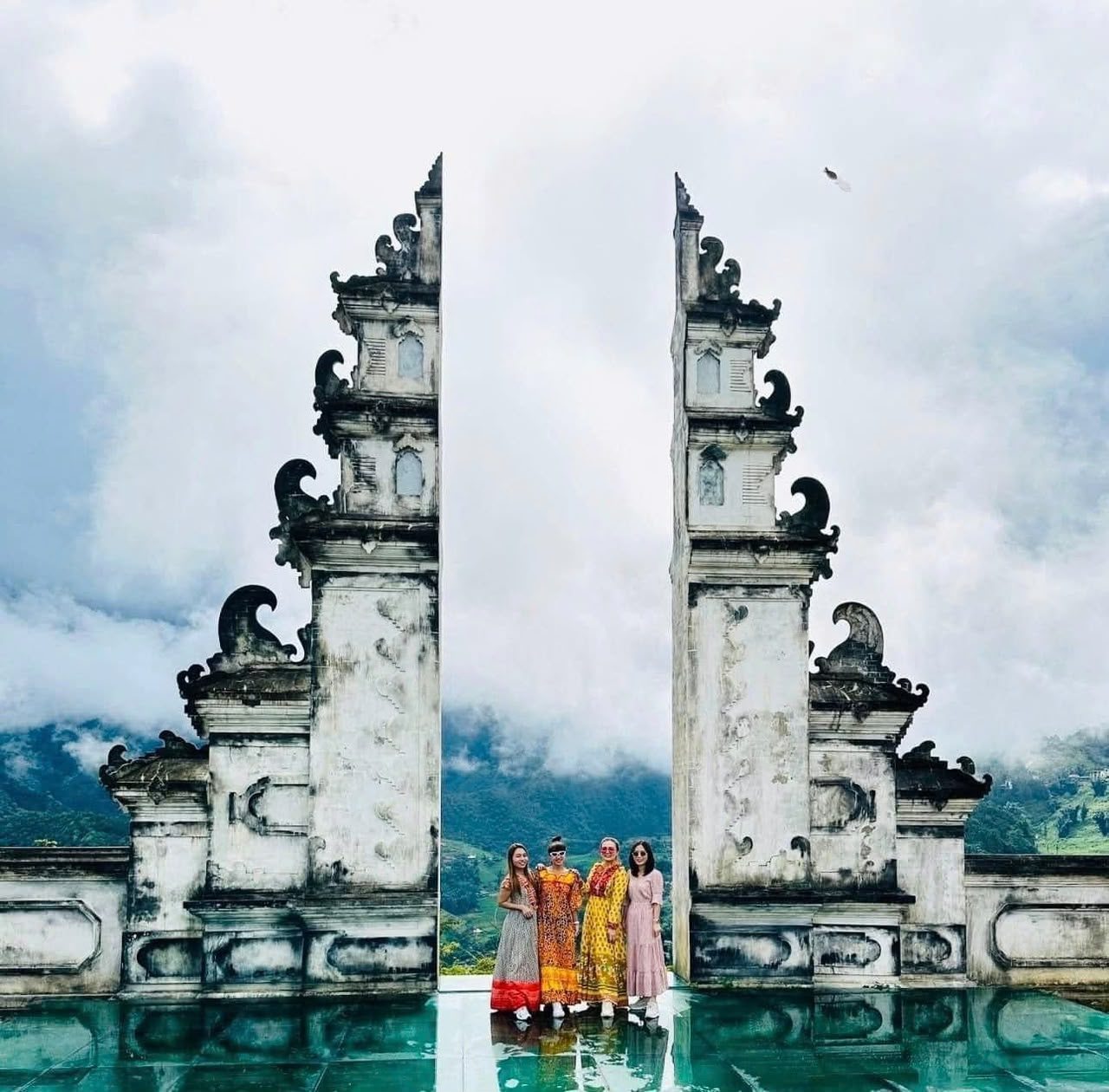 Mountain gate and cloud scenery at Moana in Sa Pa